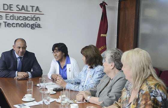 Se presentó en Salta el programa Leones Educando