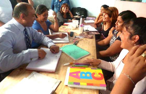 Mil cien mujeres del programa Ellas Hacen reciben educación