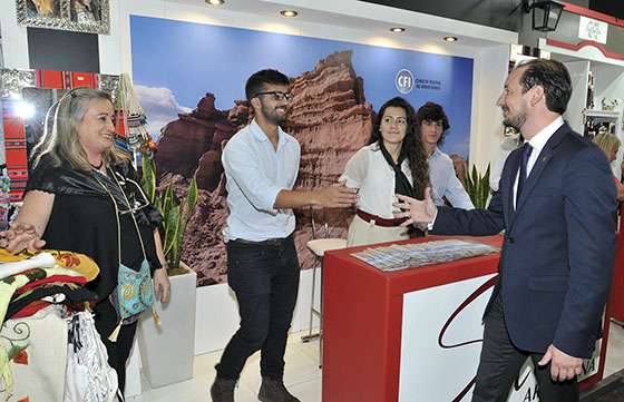 Diseñadores salteños exponen sus productos en la Feria COAS de las Naciones