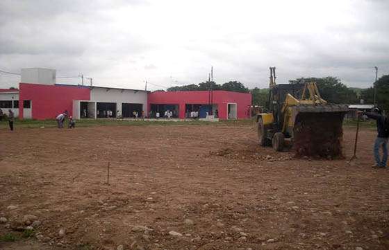 La Provincia inició la construcción de un playón deportivo en el barrio 62 Hectáreas de Hipólito Yrigoyen