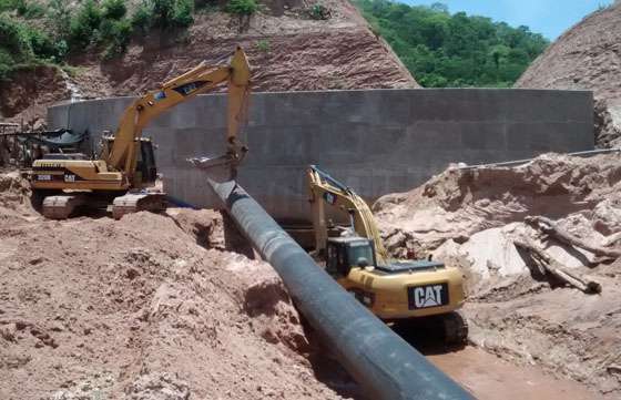 Avanza la colocación de cañerías en la nueva toma de aducción del embalse El Limón