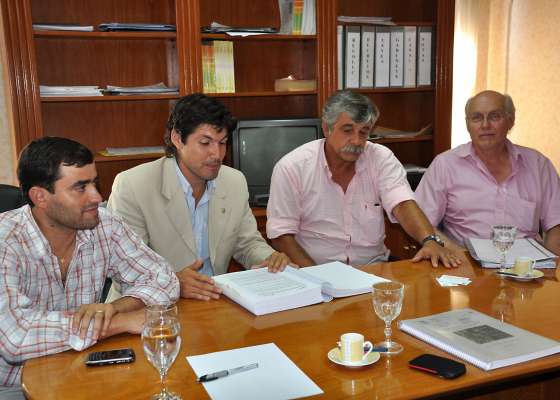Reunión con directivos y trabajadores de una empresa de Campo Santo