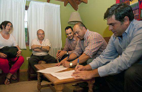 Educación firmó un convenio para intercambios educativos internacionales