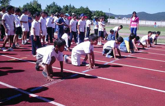Más de 700 niños participaron del cierre de las actividades de atletismo recreativo en el Legado Güemes