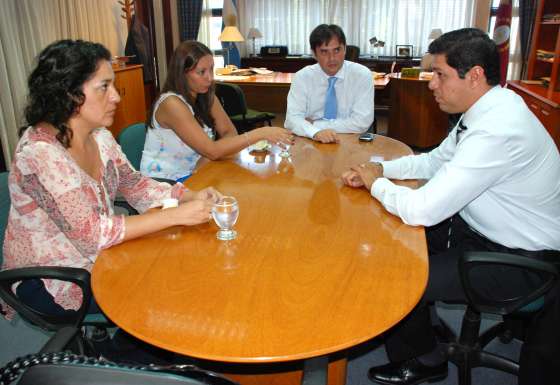 Internos de Villa Las Rosas fabricarán bastones y muletas 