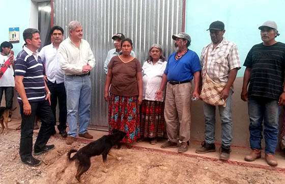 El ministro Gómez Almarás se reunió con el  cacique wichí, Dino Salas