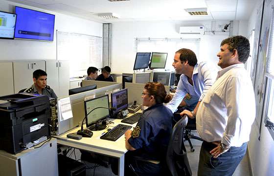 El ministro Cornejo recibió al diputado Olmedo en el Centro de Coordinación Operativa