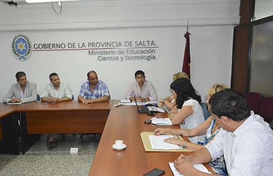 Niños de comunidades originarias continuarán con actividades en las escuelas durante el verano