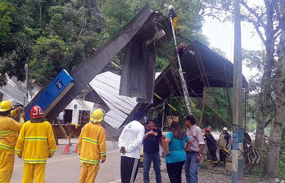 El Gobierno asiste a los damnificados por el temporal en Aguas Blancas