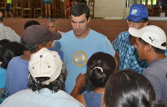 El Gobernador Urtubey siguió recorriendo el norte y estuvo con familias evacuadas
