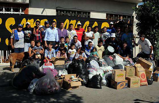 El equipo de fútbol de Santa Ana I entregó donaciones por una sanción por conducta antideportiva