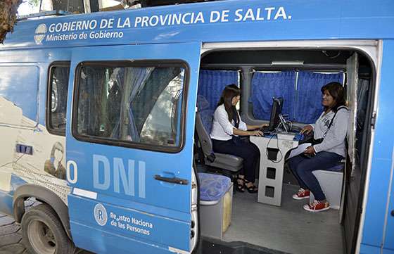 Los móviles del Registro Civil recorren el interior salteño y trabajan en los barrios capitalinos
