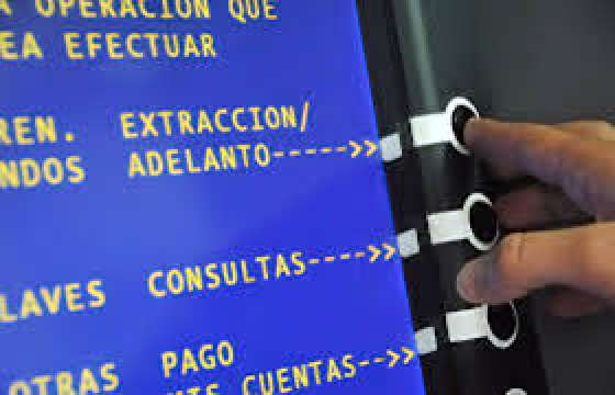 Continúa el pago de sueldos a empleados de la Administración Pública