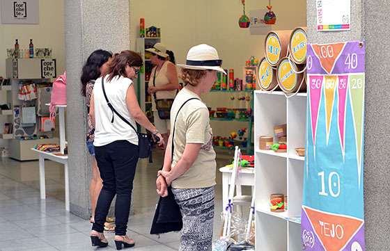La Feria de Diseño de Verano comienza a despedirse con una fiesta de color y alegría