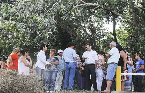 Vecinos de San Lorenzo invitaron a su barrio al ministro Rodríguez y hablaron del trabajo que se puede coordinar