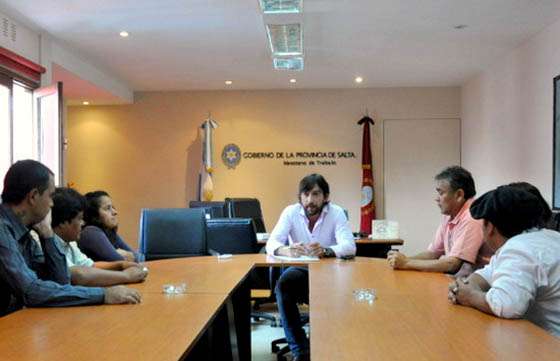 El ministro Costello recibió un petitorio de los trabajadores de Coronel Moldes