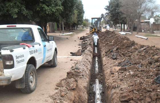Aguas del Norte ejecuta obras de mejoras de red de agua y cloaca