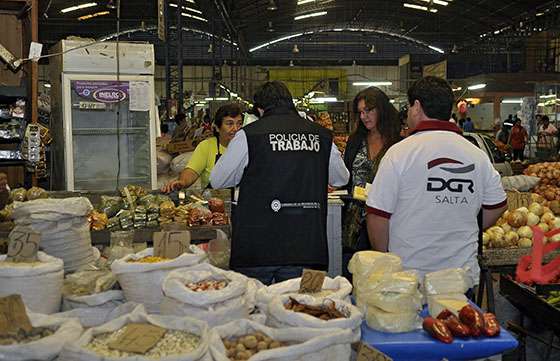 El Ministerio de Trabajo y la DGR realizaron un operativo conjunto en el mercado Cofruthos