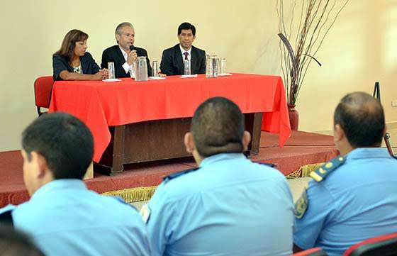 Agentes penitenciarios incorporan conocimientos para la resolución de conflictos