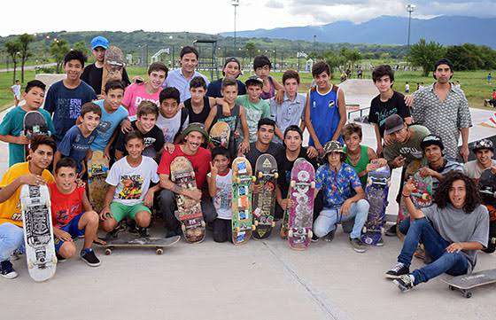 Cada día más chicos practican skate en Salta
