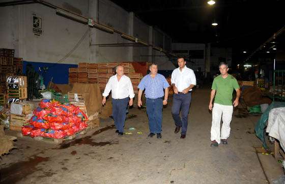 Puesteros de Cofruthos acudieron al ministro Rodríguez para formar una cooperativa