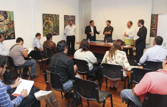 Operadores de Centros de Emisión de Licencias de Conducir son capacitados y evaluados
