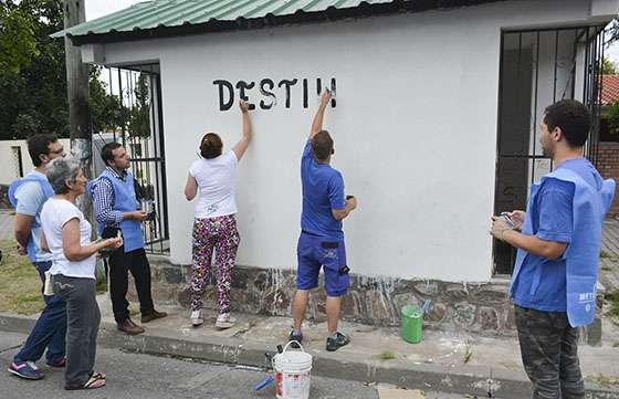 Acción Poética hizo la primera intervención artística en paredes de Campo Quijano