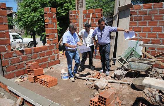 ‎Continúa la construcción de casas para familias afectadas por el sismo en El Galpón