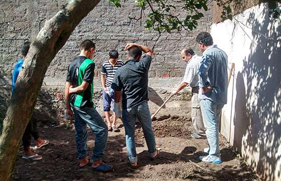 Una huerta orgánica es mantenida por jóvenes en conflicto con la ley penal