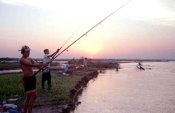 Hoy se levanta la veda de pesca en el dique El Tunal y en cuatro ríos