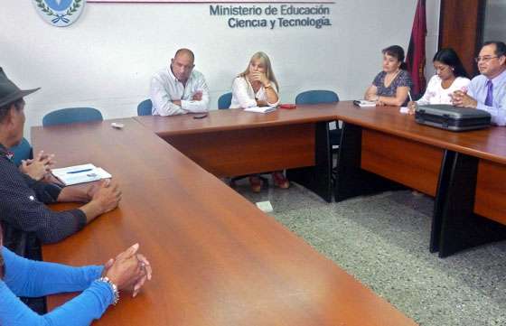El ministro Dib Ashur recibió a directivos docentes y padres del Centro Polivalente de Arte