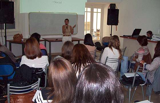 Fonoaudiólogos y profesores de sordos recibieron formación en terapia verbal auditiva para implante coclear