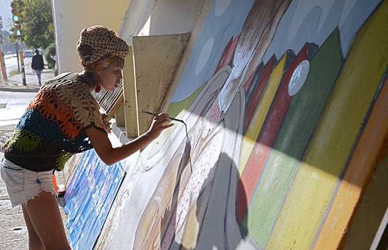 Un mural para recordar el Día Mundial del Peatón
