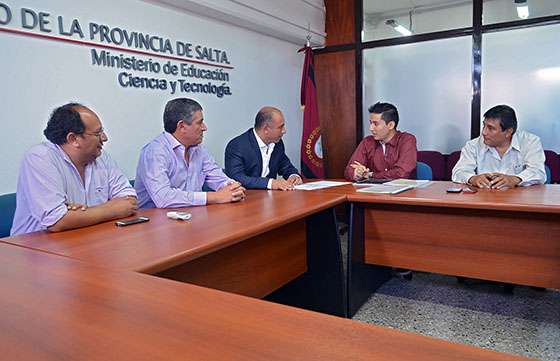 El Gobierno destacó a ex alumno de escuela técnica que creó un software con datos útiles para ciudadanos