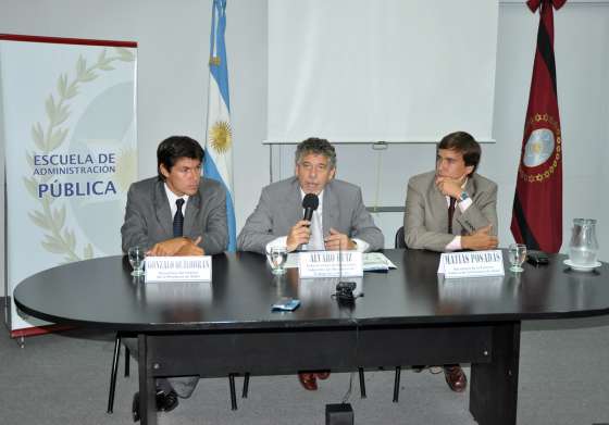 Presentaron libro sobre negociación colectiva de trabajo en la EAP