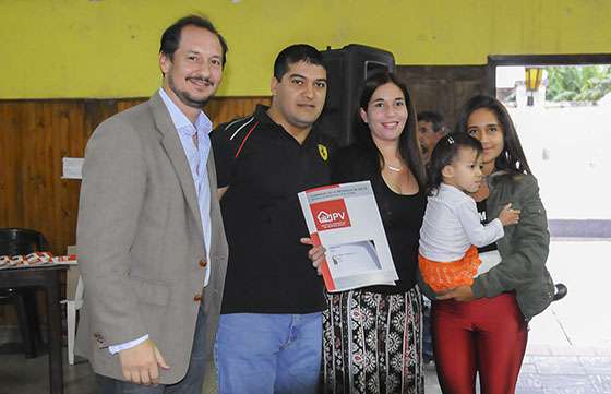 La Provincia entregó 14 viviendas y dos soluciones habitacionales en Apolinario Saravia