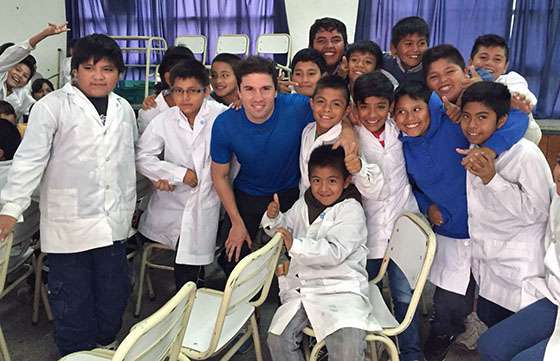 Embajadores deportivos visitan escuelas para incentivar a los chicos a realizar actividad física
