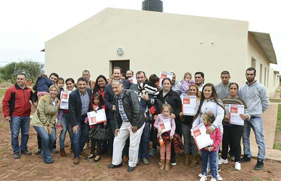 Familias de Anta proyectan su futuro con las nuevas viviendas que entregó el IPV