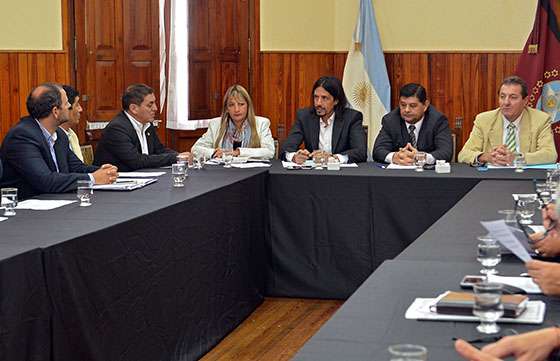 El Jefe de Gabinete se reunió con senadores y expuso sobre la situación de la Provincia