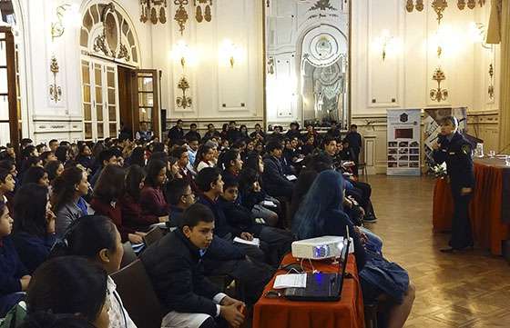 La Policía de Salta concientizó sobre prevención a estudiantes de Capital