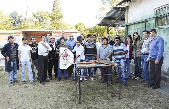 Alumnos y docentes construyeron un aerogenerador para la escuela rural de Isonza