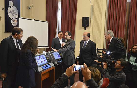 Legisladores y vecinos de Córdoba conocieron la reforma electoral de Salta y la boleta única electrónica