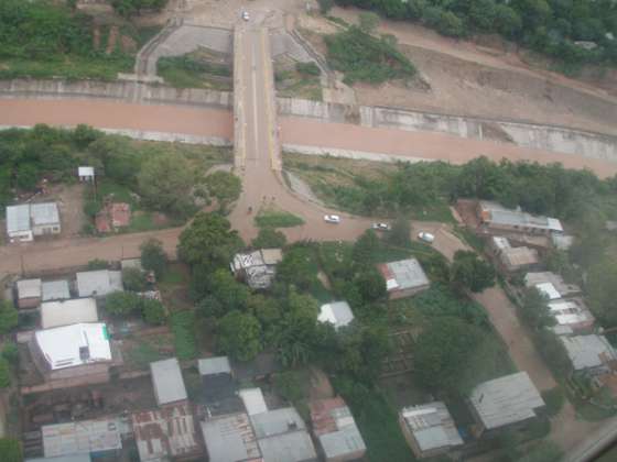 Funcionarios sobrevolaron la cuenca del río Tartagal