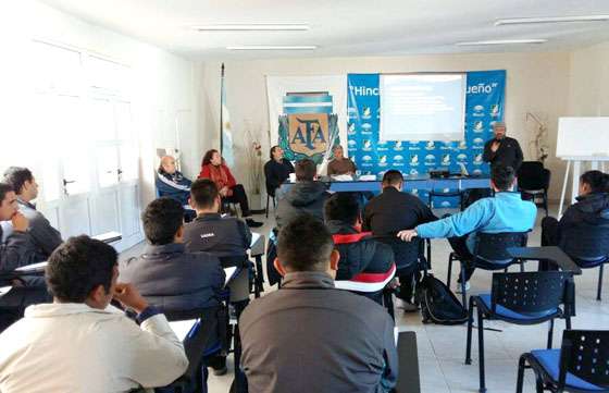 Árbitros del NOA se capacitaron sobre adicciones