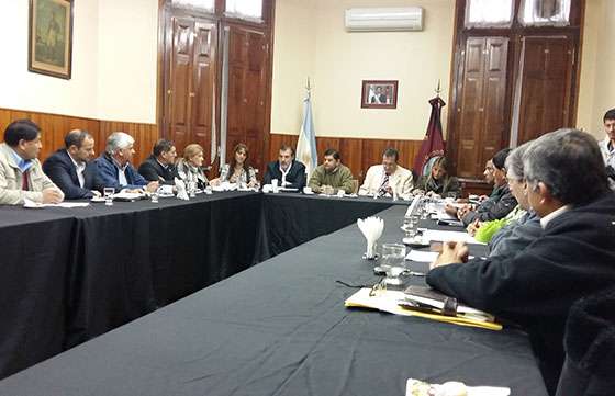 El Ministro de Salud se reunió con senadores provinciales por el dengue en el norte