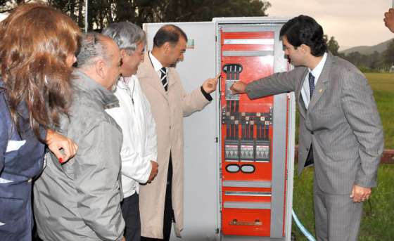 El Gobernador inauguró alumbrado público en el acceso a barrio de Los Profesionales 