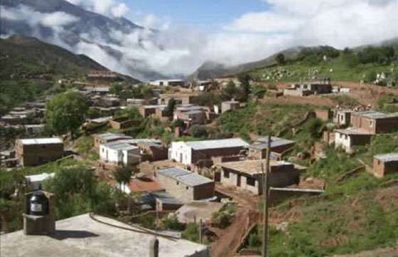 La Provincia amplía la red de cloacas y agua potable de Nazareno
