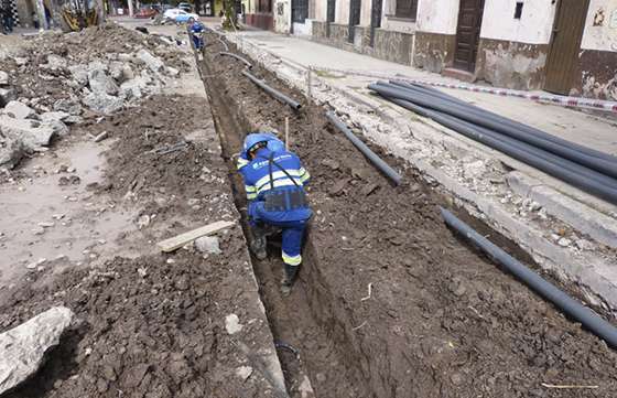 Importante avance en la ejecución de obras de agua y saneamiento en la Capital