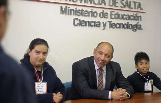 Alumnos de la escuela Patrick School realizaron una entrevista periodística al ministro Dib Ashur