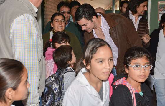 Urtubey visitó a la comunidad educativa de la escuela Diego Lucero en Rivadavia Banda Sur